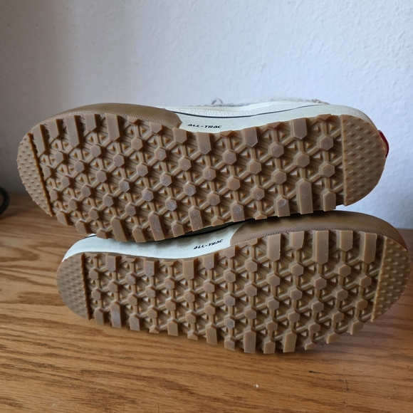 Vans Unisex Cream High-Top Sneakers - Picture 5 of 10